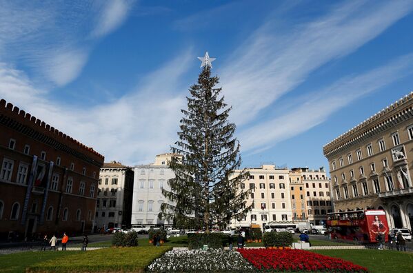 Рождественская елка в Риме, Италия - Sputnik Молдова