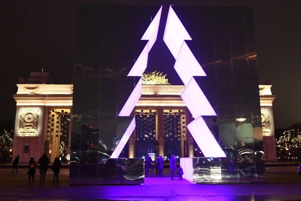Открытие новогодней елки напротив главного входа Парка им. М. Горького - Sputnik Молдова