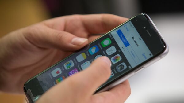 Австралия ужесточает правила соцсетей для защиты подростков и создает прецедент - Sputnik Молдова