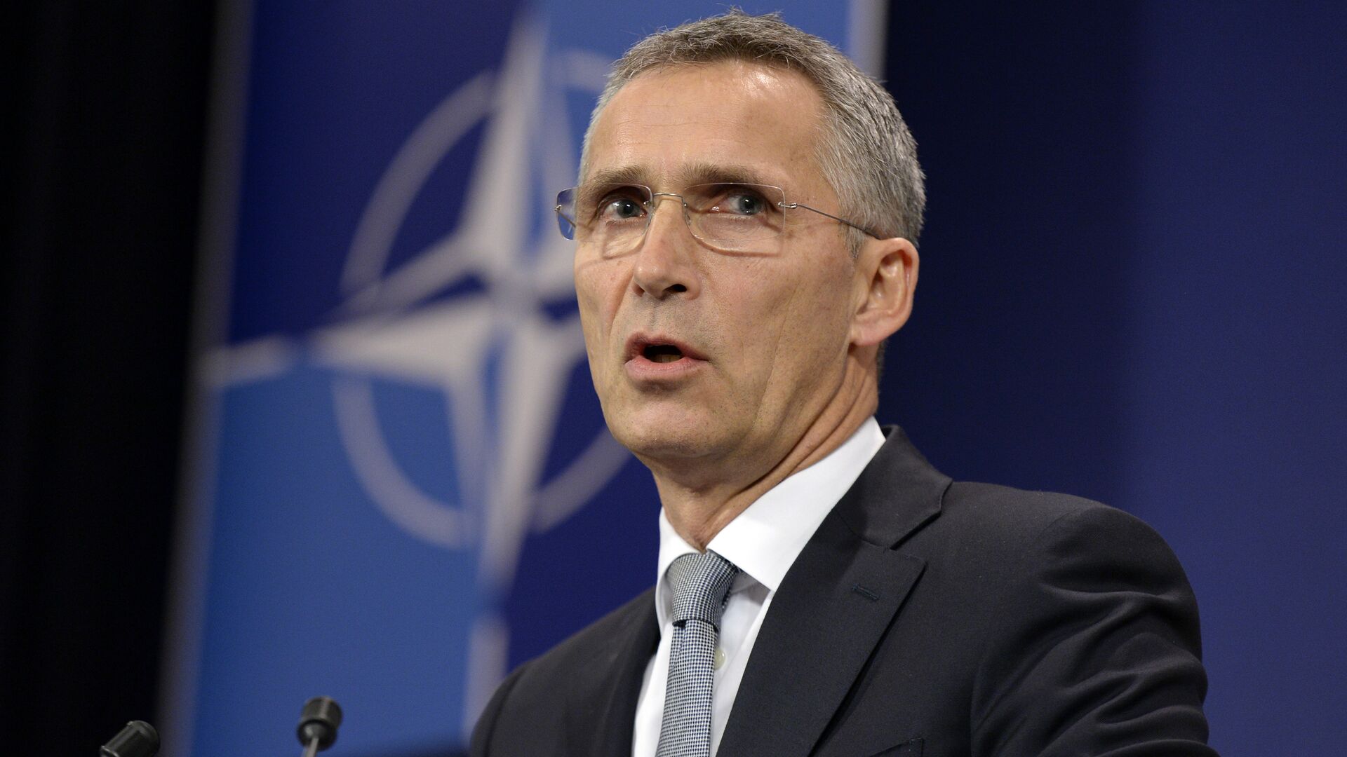 NATO Secretary-General Jens Stoltenberg delivers a press conference after a NATO defence ministers' meeting at the NATO headquarters in Brussels on October 27, 2016 - Sputnik Moldova, 1920, 08.06.2023