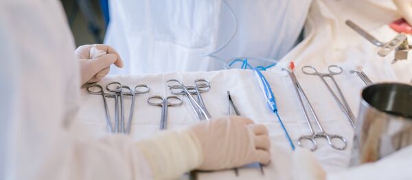 Хирурги на операции, архивное фото - Sputnik Moldova