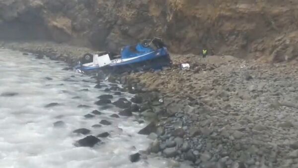 Автобус более чем с 50 пассажирами рухнул в стометровую пропасть в Перу - Sputnik Молдова