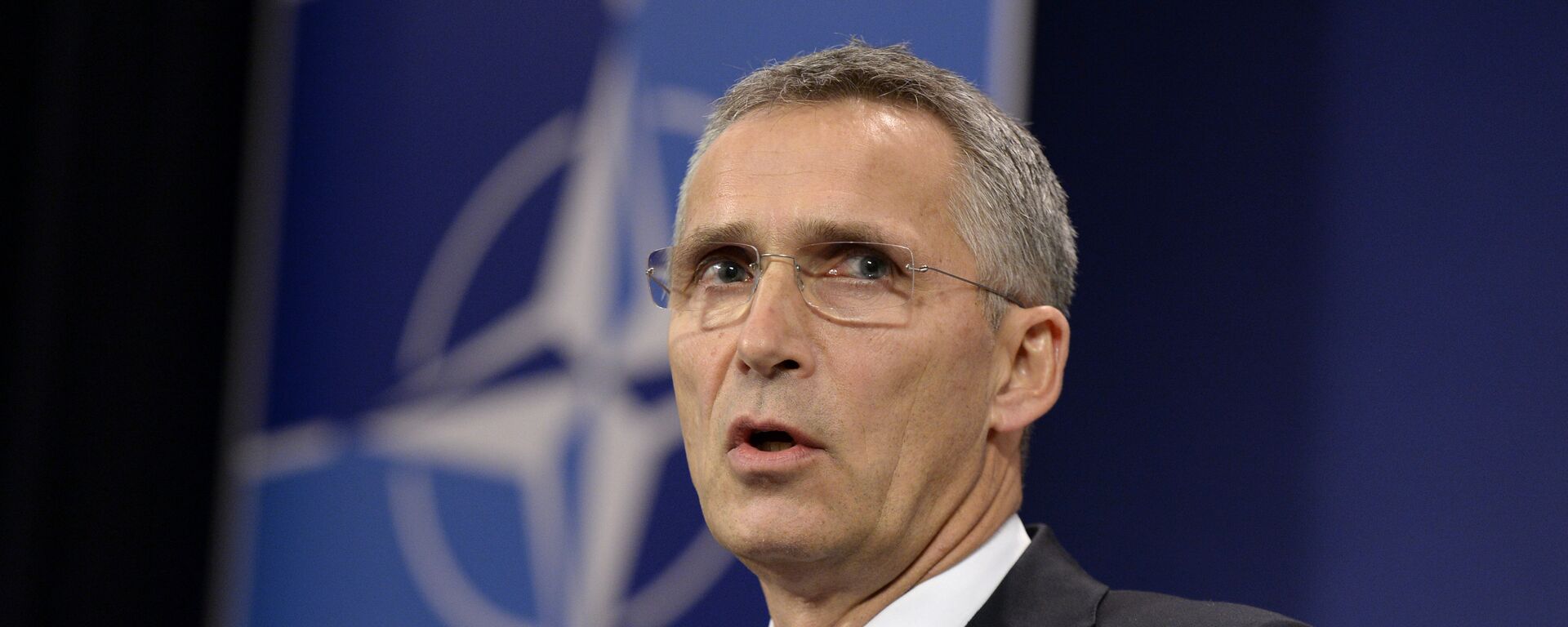 NATO Secretary-General Jens Stoltenberg delivers a press conference after a NATO defence ministers' meeting at the NATO headquarters in Brussels on October 27, 2016 - Sputnik Moldova-România, 1920, 27.11.2022