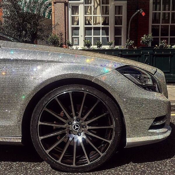 Mercedes CLS 350, украшенный кристаллами Сваровски в Лондоне - Sputnik Молдова