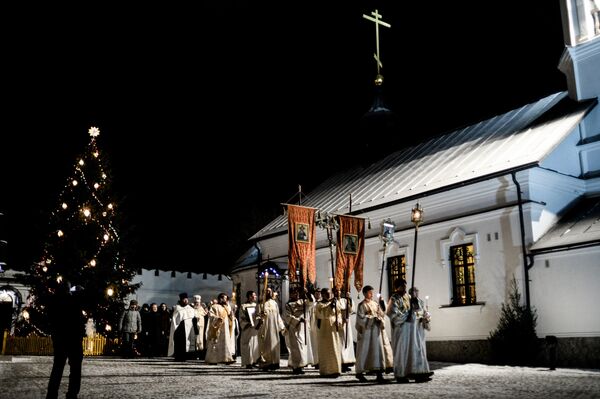 Празднование Рождества Христова в городах России Празднование Рождества Христова в городах России - Sputnik Молдова