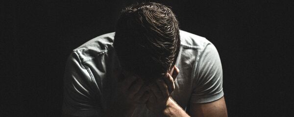 Мужчина в депрессии, фото из архива - Sputnik Moldova
