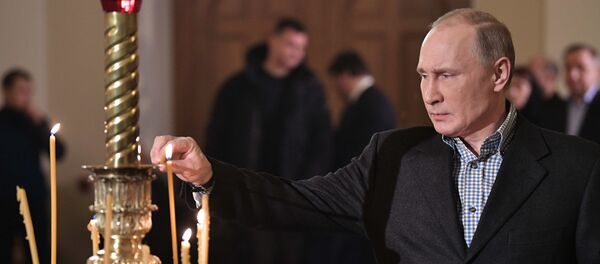 Президент РФ В. Путин посетил Рождественское богослужение - Sputnik Moldova