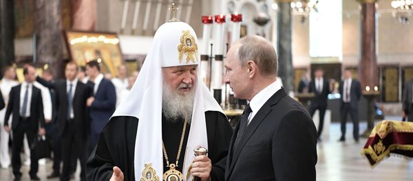 Russian President Vladimir Putin visits St. Nicholas Naval Cathedral in Kronstadt on Russian Navy Day. Left: Patriarch Kirill of Moscow and All Russia - Sputnik Moldova-România