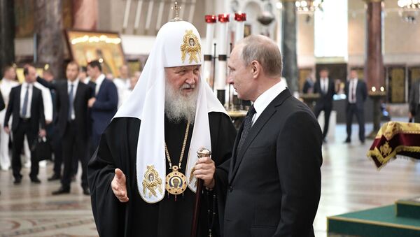Russian President Vladimir Putin visits St. Nicholas Naval Cathedral in Kronstadt on Russian Navy Day. Left: Patriarch Kirill of Moscow and All Russia - Sputnik Moldova-România