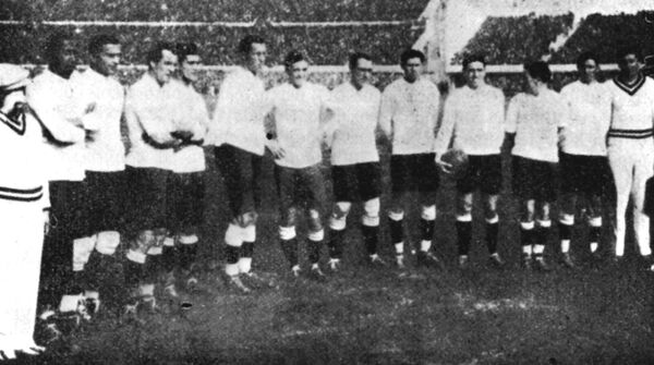 Naționala Uruguayului înainte de finala campionatului mondial de fotbal din 1930 Naționala Uruguayului înainte de finala campionatului mondial de fotbal din 1930 - Sputnik Moldova-România