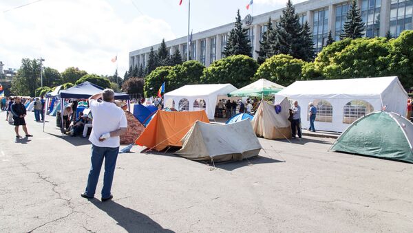 corturi guvern Антиправительственный митинг в центре Кишиневе DA - Sputnik Молдова