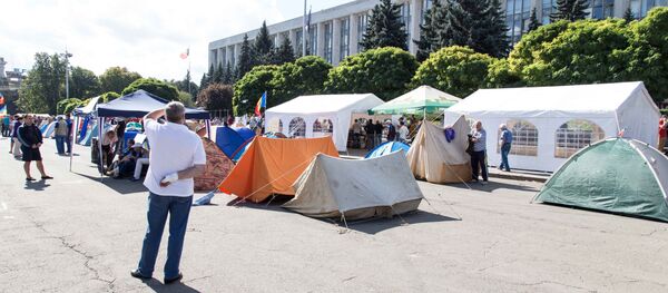 corturi guvern Антиправительственный митинг в центре Кишиневе DA - Sputnik Молдова