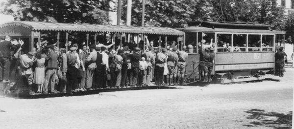 Трамвай на центральной улице Кишинёва Трамвай на центральной улице Кишинёва - Sputnik Молдова