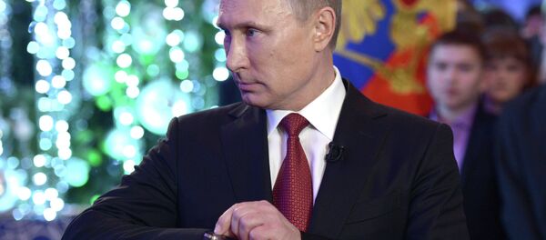 Vladimir Putin sets his watch Vladimir Putin sets his watch - Sputnik Moldova-România