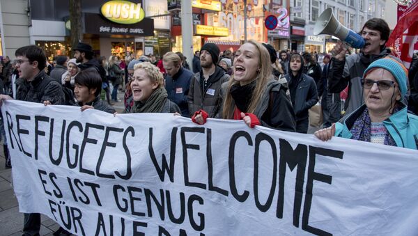 Митинг в поддержку мигрантов под лозунгом Пусть они остаются в Вене, Австрия, 26 ноября 2016 года - Sputnik Молдова