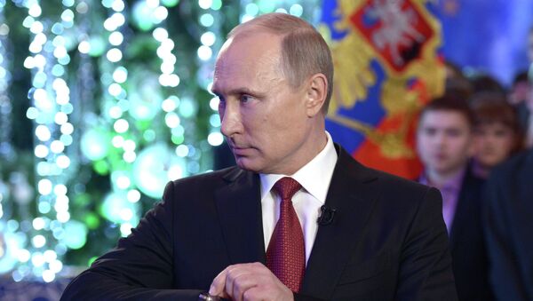 Vladimir Putin sets his watch - Sputnik Moldova-România