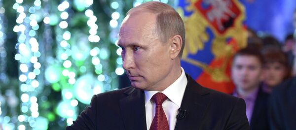 Vladimir Putin sets his watch - Sputnik Молдова