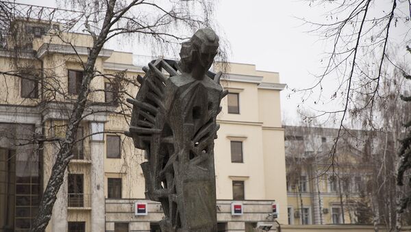 Памятник Михай Еминеску «Лучафэрул» - Sputnik Молдова