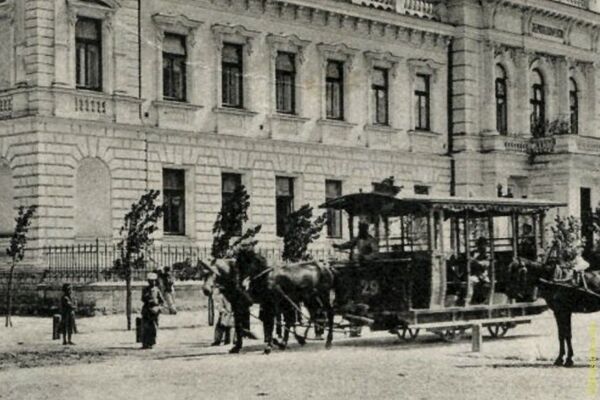 Конка у Казённой Палаты. Нынешний бульвар Штефана чел Маре, 168. Период царской России Конка у Казённой Палаты. Нынешний бульвар Штефана чел Маре, 168. Период царской России - Sputnik Молдова