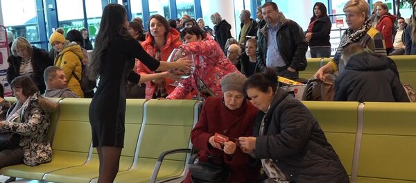 Пассажиры Кишиневского аэропорта теперь будут больше читать Пассажиры Кишиневского аэропорта теперь будут больше читать - Sputnik Молдова