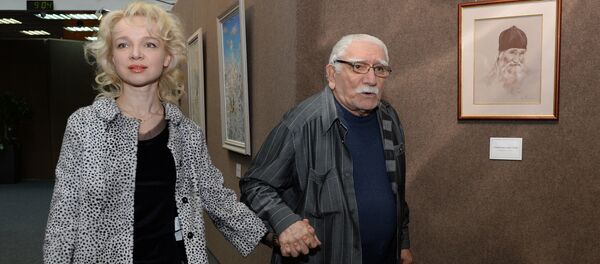 Армен Джигарханян и Виталина Цымбалюк-Романовская Армен Джигарханян и Виталина Цымбалюк-Романовская - Sputnik Молдова