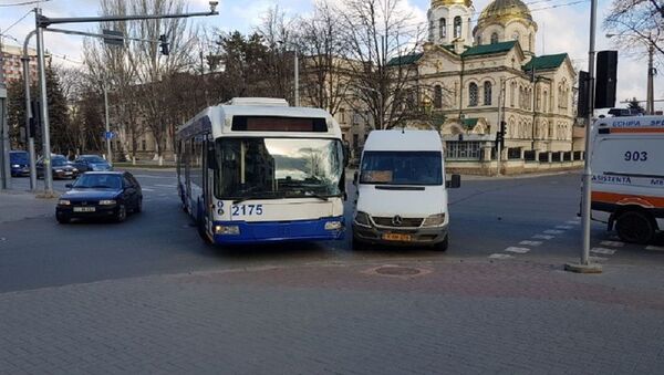 ДТП с участием троллейбуса и маршрутки - Sputnik Молдова