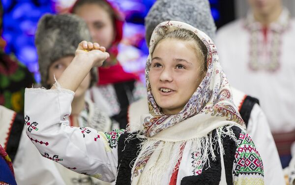 Традиции святого Василия: ансамбль «Ватра Сатулуй» в гостях у Спутник Молдова  - Sputnik Молдова