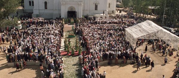 Церемония захоронения мощей Преподобного Серафима Саровского в Троицком соборе Серафимо-Дивеевского женского монастыря - Sputnik Moldova