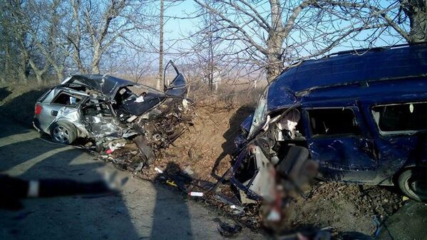 Последствия аварии на трассе Кишинев-Бендеры - Sputnik Молдова