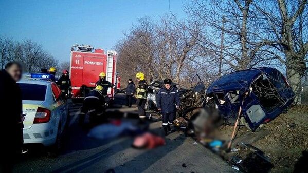 Последствия аварии на трассе Кишинев-Бендеры - Sputnik Молдова