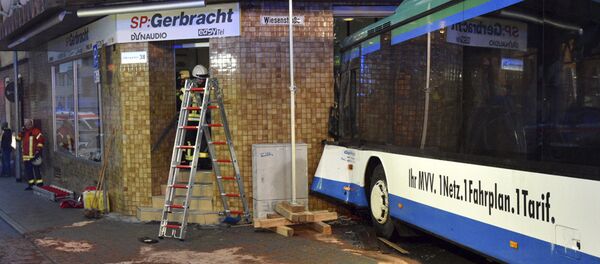 Un autobuz școlar s-a izbit de un perete în Eberbach, vestul Germaniei - Sputnik Moldova