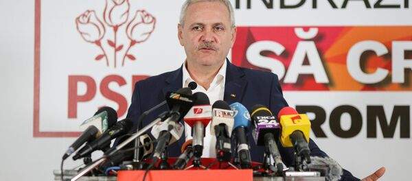 Leader of Romania's leftist Social Democratic Party (PSD) Liviu Dragnea gestures during a news conference following the end of the parliamentary elections, in Bucharest, Romania December 11, 2016 - Sputnik Moldova-România