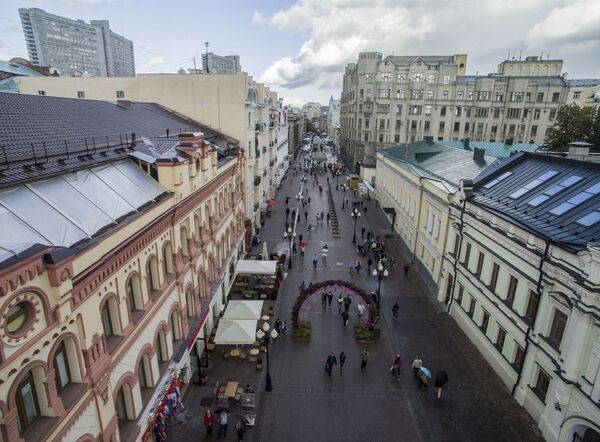 Вид на улицу Старый Арбат в Москве, 2016 год. Самая известная и любимая пешеходная улица гостей столицы. - Sputnik Молдова