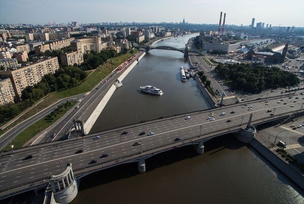 Бородинский мост считается одним из старейших в своем роде в центре Москвы. - Sputnik Молдова