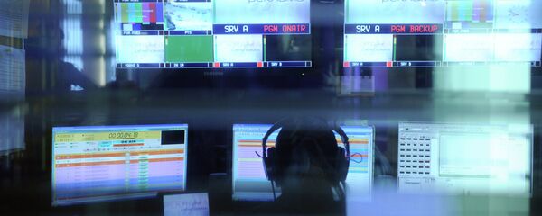 Dozhd TV employees broadcast channel's programs from their studio - Sputnik Moldova
