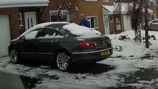 De ce trebuie să mături zăpada de pe mașină? - Sputnik Moldova-România