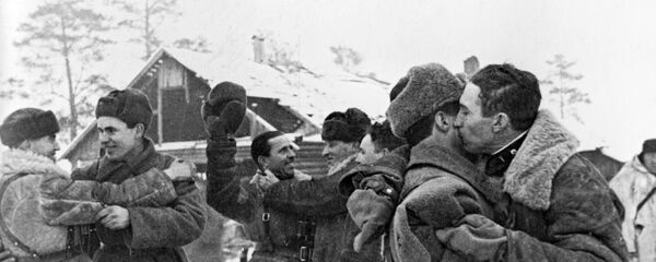 Встреча солдат Красной армии после прорыва блокады Ленинграда - Sputnik Молдова