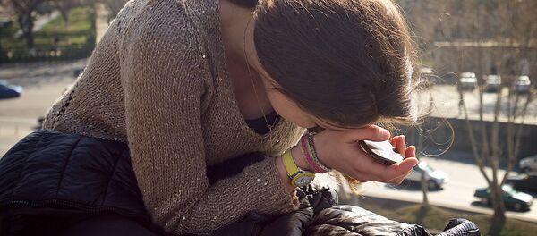 Девушка с мобильником - Sputnik Молдова