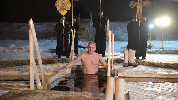 The Russian President V. Putin has taken part in Epiphany bathings on the Lake Seliger - Sputnik Moldova