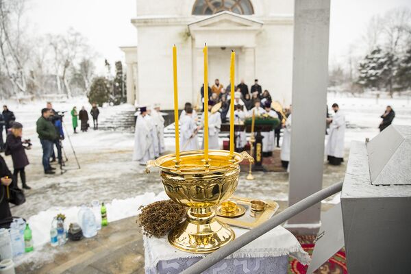 Obiecte de cult și lumânări din biserică - Sputnik Moldova