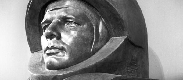 Скульптурный портрет Юрий Алексеевич Гагарин. Скульптор Лев Ефимович Кербель. Бронза. 1963 год. - Sputnik Молдова