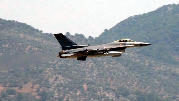 A Turkish Air Force F-16 fighter jet - Sputnik Moldova-România