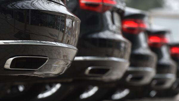 Припаркованные автомобили Audi - Sputnik Молдова