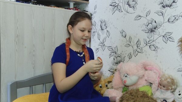 9-летняя девочка предпочитает змей куклам - Sputnik Молдова