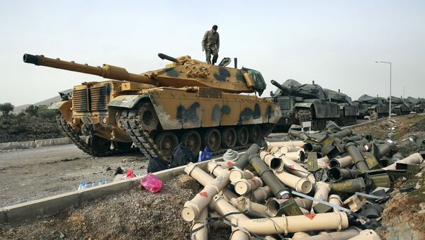 Turkish Army soldiers prepare their tanks next to empty shells at a staging area in the outskirts of the village of Sugedigi, Turkey, on the border with Syria, Monday, Jan. 22, 2018 - Sputnik Moldova-România