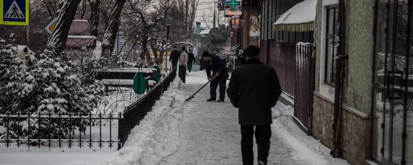 А здесь тропинка рискует превратить в сплошной гололед. А здесь тропинка рискует превратить в сплошной гололед. - Sputnik Молдова