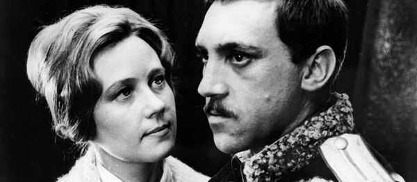 Ия Саввина и Владимир Высоцкий в фильме Служили два товарища Ия Саввина и Владимир Высоцкий в фильме Служили два товарища - Sputnik Молдова