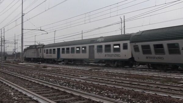 Поезд, следовавший из Кремоны в Милан, сошел с рельсов - Sputnik Молдова