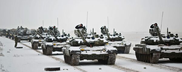 Танки Т-72 на репетиции парада к 75-летию Сталинградской битвы - Sputnik Молдова