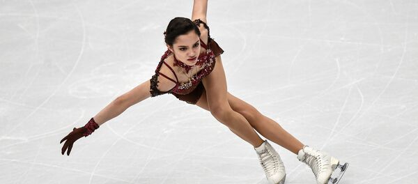 Евгения Медведева выступает в произвольной программе женского одиночного катания на чемпионате Европы по фигурному катанию в Москве Евгения Медведева выступает в произвольной программе женского одиночного катания на чемпионате Европы по фигурному катанию в Москве - Sputnik Молдова